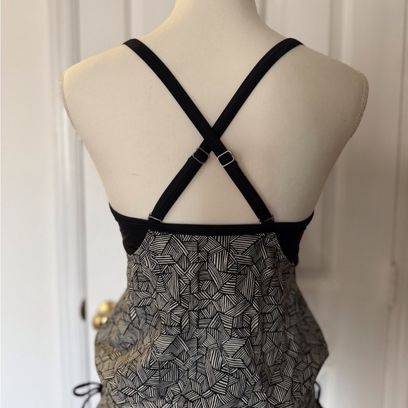 “ATHLETA” Laguna Side Scrunch Tankini - Picture 12 of 16